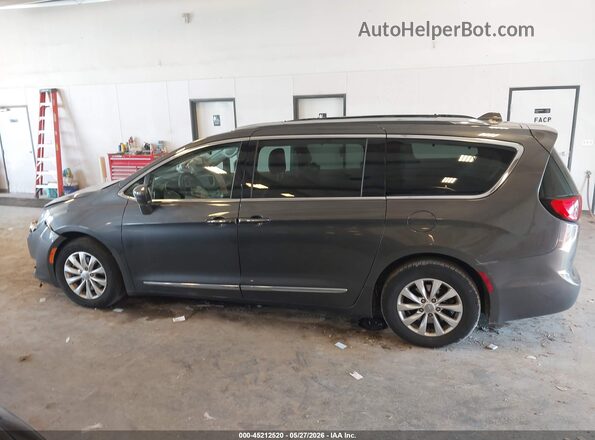 2C4RC1EG8JR130531 2018 CHRYSLER PACIFICA Серый 