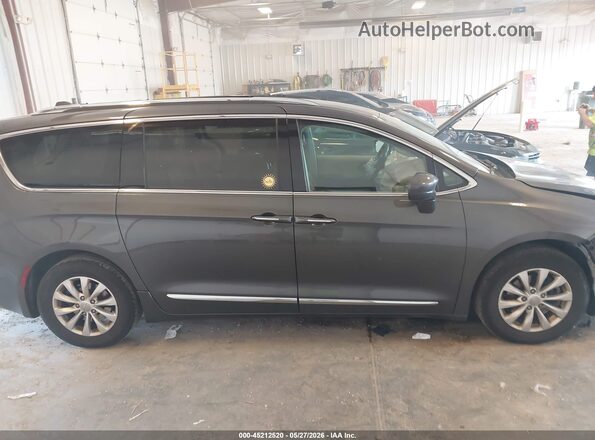 2C4RC1EG8JR130531 2018 CHRYSLER PACIFICA Серый 