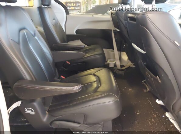 2C4RC1EG8JR130531 2018 CHRYSLER PACIFICA Серый 