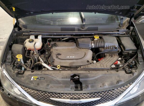 2C4RC1FG5JR109957 2018 CHRYSLER PACIFICA Black ძრავის განყოფილების ხედი
