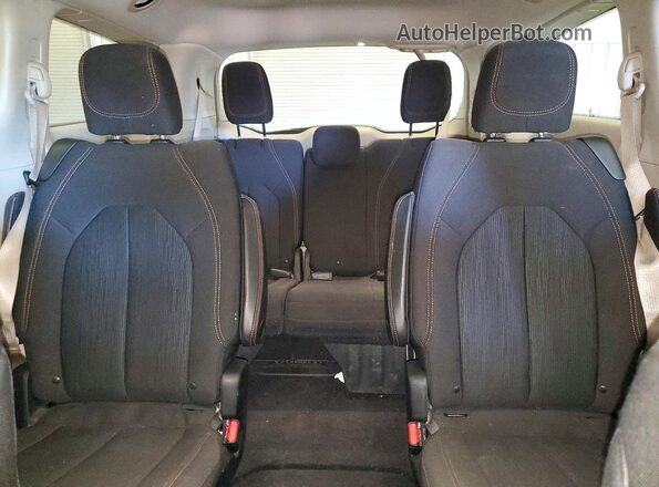 2C4RC1FG5JR109957 2018 CHRYSLER PACIFICA Black უკანა სავარძლების ხედი