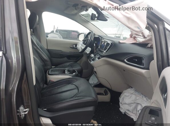 2C4RC1FG6LR192611 2020 CHRYSLER PACIFICA Gray Front interior view