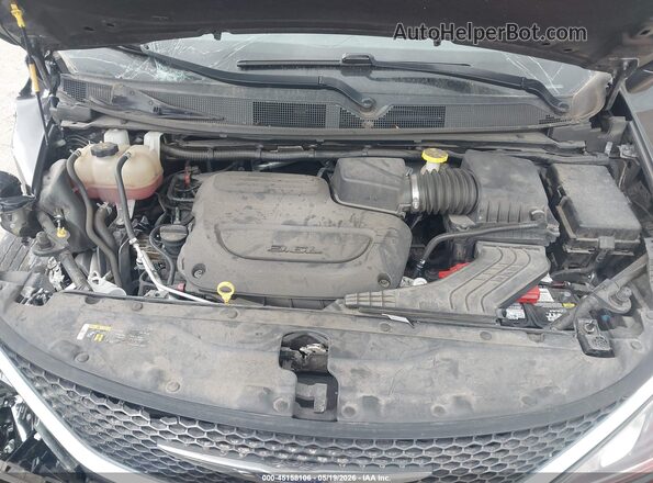 2C4RC1FG6LR192611 2020 CHRYSLER PACIFICA Gray Rear view
