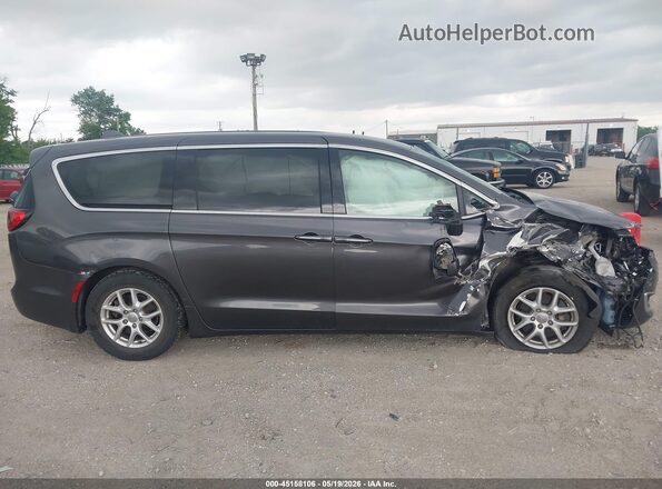 2C4RC1FG6LR192611 2020 CHRYSLER PACIFICA Gray Rear interior view