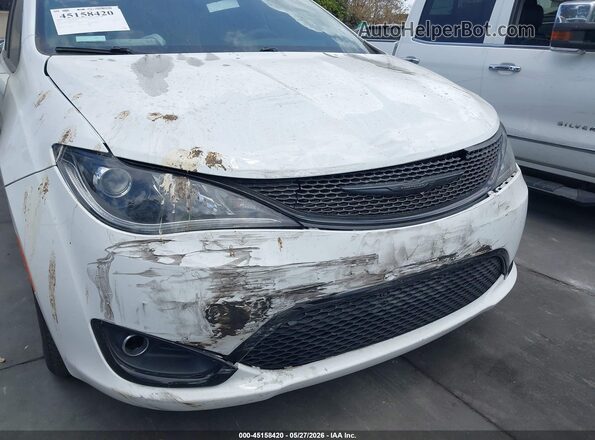 2C4RC1FG6LR282129 2020 CHRYSLER PACIFICA White Front view