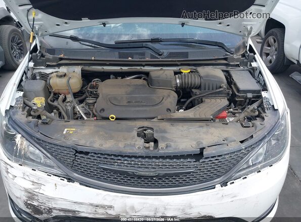 2C4RC1FG6LR282129 2020 CHRYSLER PACIFICA White Rear view