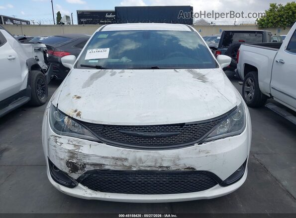 2C4RC1FG6LR282129 2020 CHRYSLER PACIFICA White Rear interior view