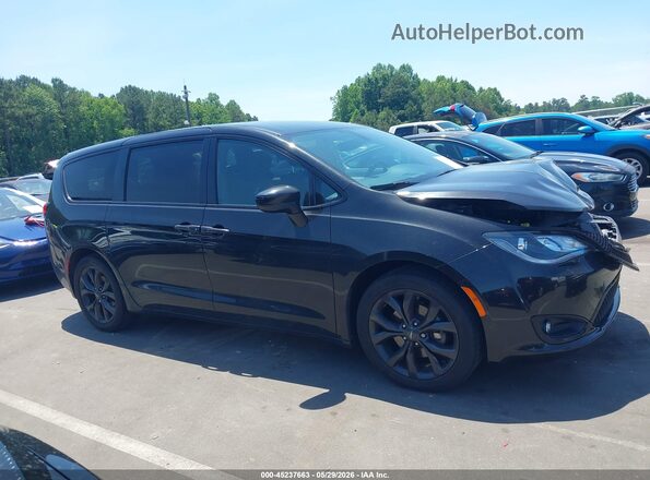 2C4RC1FG7LR232887 2020 CHRYSLER PACIFICA Black Rear interior view