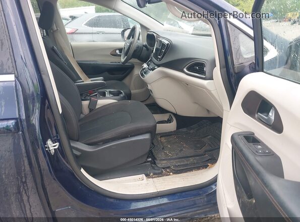 2C4RC1FGXJR212226 2018 CHRYSLER PACIFICA Blue Front interior view