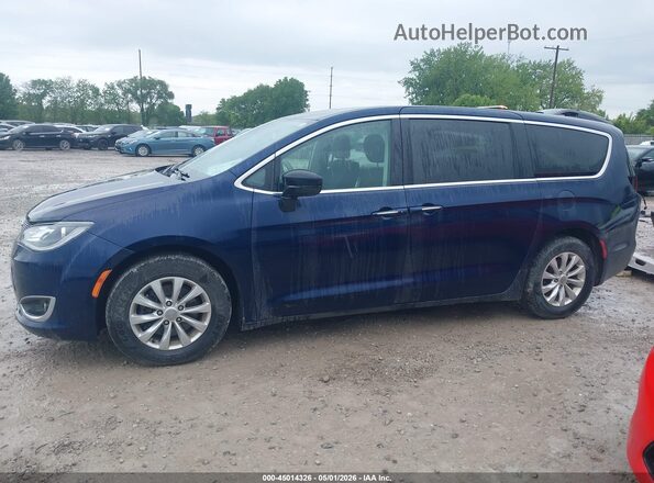 2C4RC1FGXJR212226 2018 CHRYSLER PACIFICA Blue 360 interior view