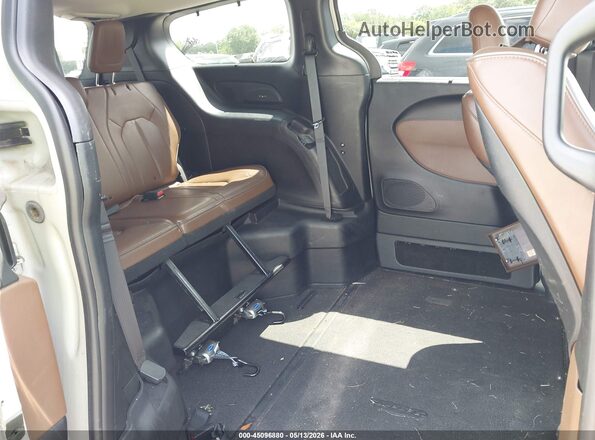 2C4RC1GG1HR764027 2017 CHRYSLER PACIFICA White Vista de la etiqueta del VIN