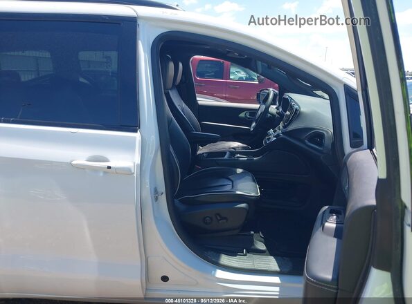 2C4RC1GG2SR524170 2025 CHRYSLER PACIFICA White Front interior view