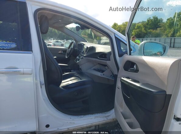 2C4RC1GG3HR836216 2017 CHRYSLER PACIFICA White Vista interior delantera