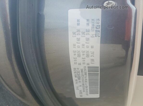 2C4RC1GG4JR358040 2018 CHRYSLER PACIFICA Серый Вид наклейки с VIN-кодом