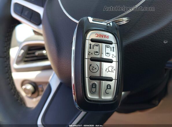 2C4RC1GG7PR529260 2023 CHRYSLER PACIFICA White Vista del salpicadero