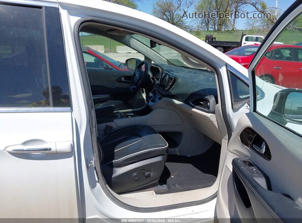 2C4RC1GG7PR529260 2023 CHRYSLER PACIFICA White Vista interior delantera