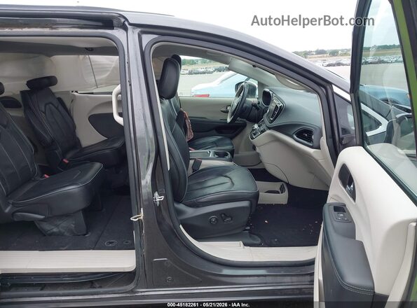2C4RC1GG8JR158505 2018 CHRYSLER PACIFICA Gray Вид салону спереду