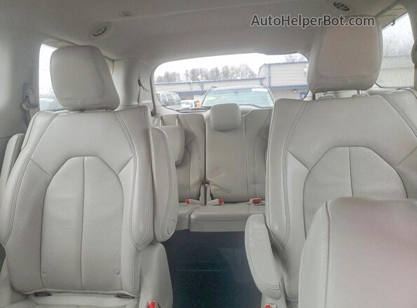 2C4RC1L70JR175613 2018 CHRYSLER PACIFICA Gray Vista de los asientos traseros