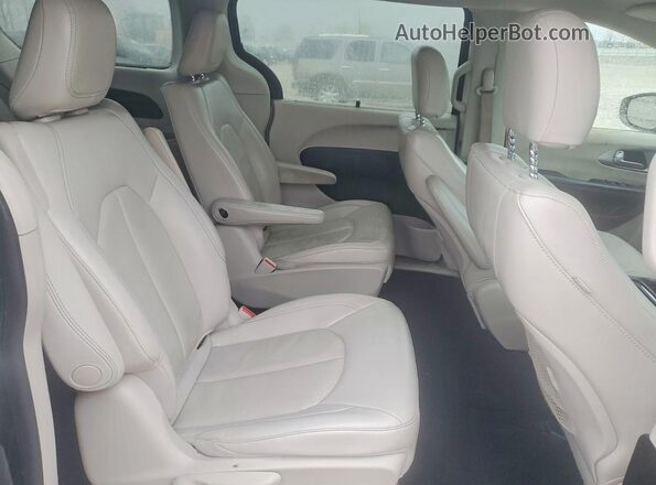 2C4RC1L70JR175613 2018 CHRYSLER PACIFICA Gray Vista interior trasera