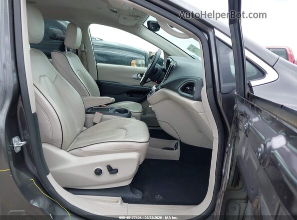 2C4RC1N70JR230347 2018 CHRYSLER PACIFICA Gray Widok wnętrza z przodu