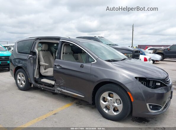 2C4RC1N70JR230347 2018 CHRYSLER PACIFICA Gray Widok z przodu