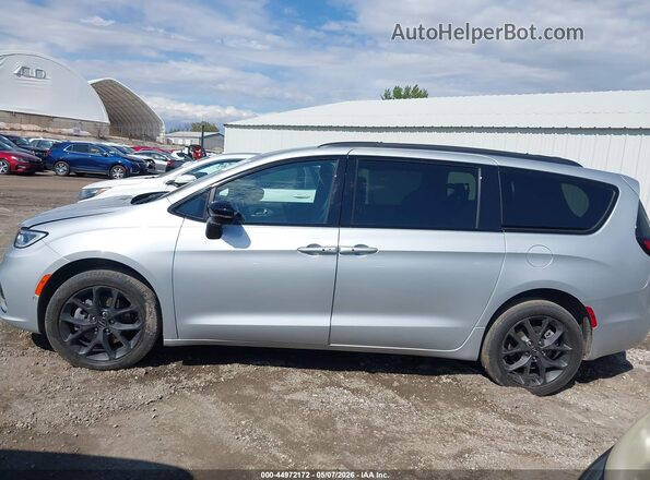 2C4RC3GG3TR166994 2026 CHRYSLER PACIFICA Silver 360 interior view