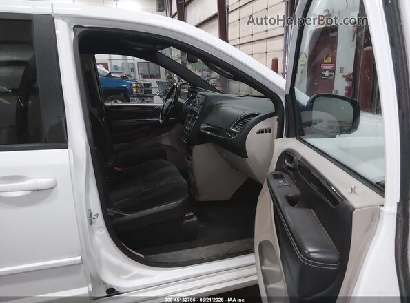 2C4RDGBG7GR379741 2016 DODGE GRAND CARAVAN White Front interior view