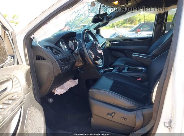 2C4RDGCG0JR329821 2018 DODGE GRAND CARAVAN White Front interior view