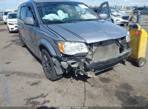 2C4RDGCG3HR818062 2017 DODGE GRAND CARAVAN Silver Front view