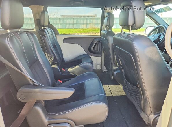 2C4RDGCG7JR208431 2018 DODGE GRAND Gray Widok wnętrza z tyłu