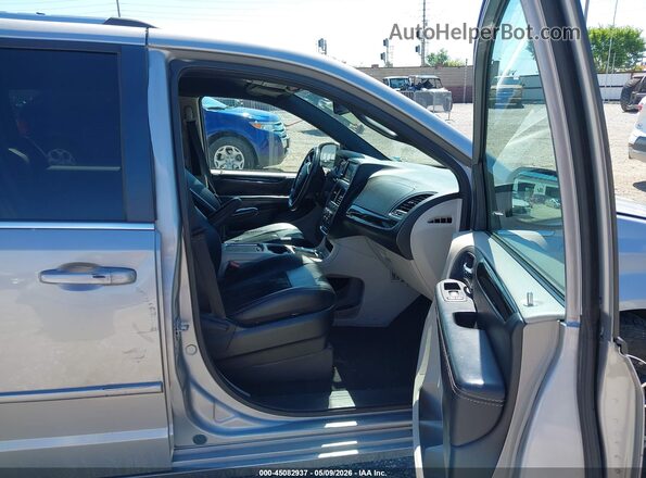 2C4RDGCG9HR719567 2017 DODGE GRAND CARAVAN Silver Widok wnętrza z przodu