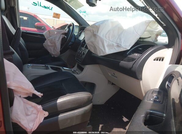 2C4RDGCG9HR760846 2017 DODGE GRAND CARAVAN Красный Вид салона спереди