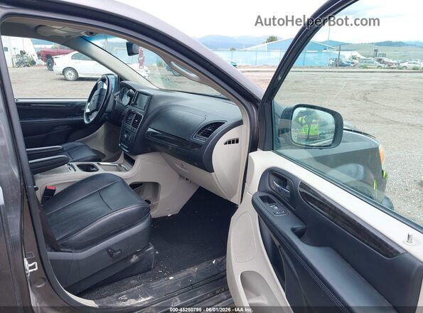 2C4RDGDG9HR772428 2017 DODGE GRAND CARAVAN Gray Front interior view