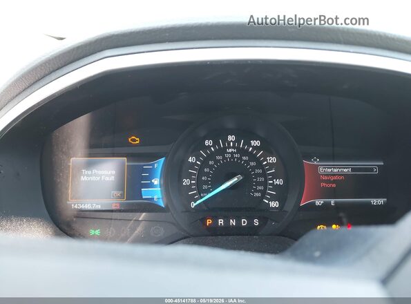 2FMPK3K92HBB18613 2017 FORD EDGE Gray Widok tylnych siedzeń