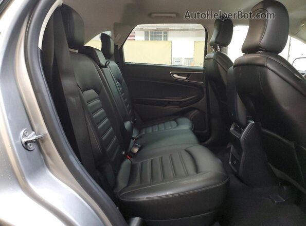 2FMPK4J97NBA28392 2022 FORD EDGE Silver Widok wnętrza z tyłu