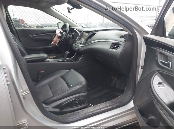2G1105S37J9115574 2018 CHEVROLET IMPALA Silver Widok wnętrza z przodu