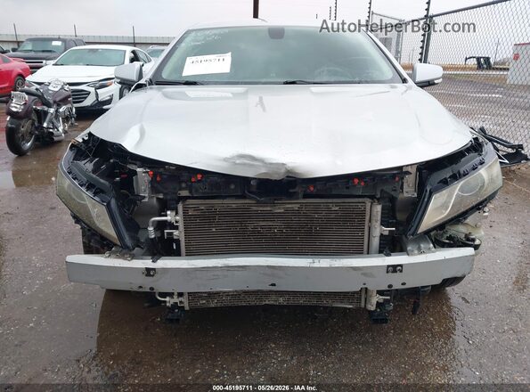 2G1105S37J9115574 2018 CHEVROLET IMPALA Silver Widok z przodu