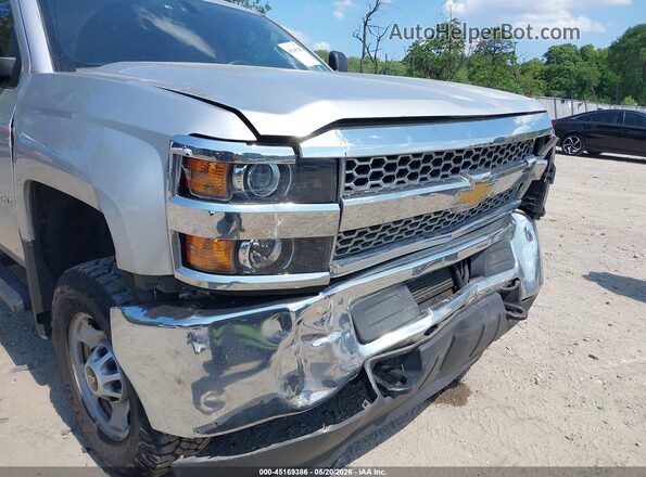 2GC2KREG4K1240141 2019 CHEVROLET SILVERADO Silver Widok z przodu