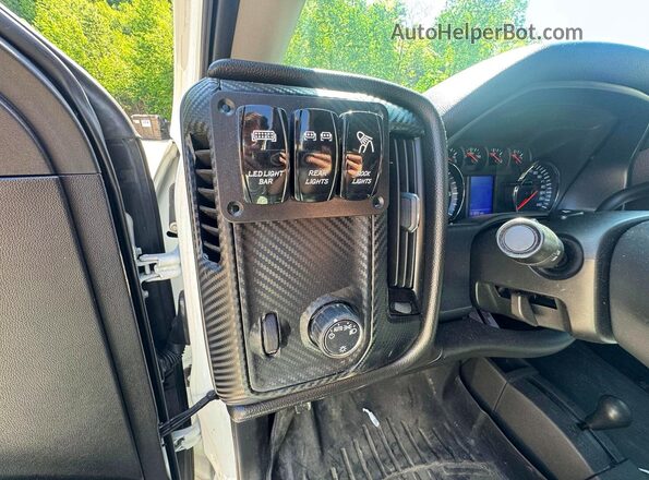 2GCVKNEC8K1210305 2019 CHEVROLET SILVERADO White 
