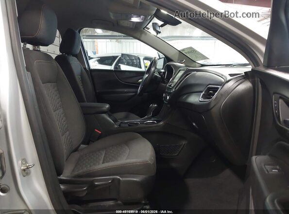 2GNAXSEV3J6275801 2018 CHEVROLET EQUINOX Silver Front interior view