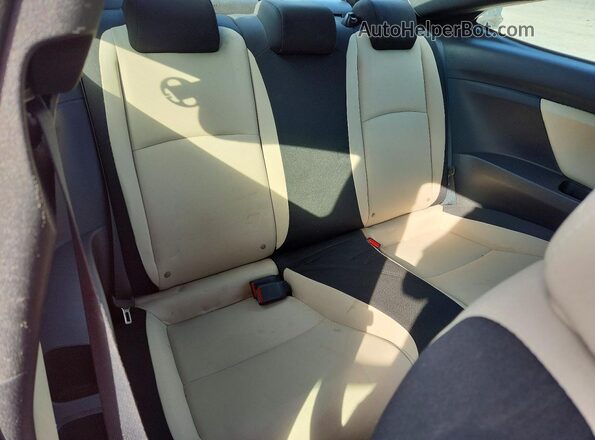 2HGFC4B09HH312154 2017 HONDA CIVIC Red Widok tylnych siedzeń