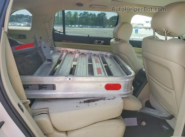 2LMHJ5AT0KBL02458 2019 LINCOLN MKT White Вид задньої частини салону