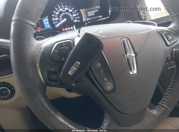 2LMHJ5ATXKBL00118 2019 LINCOLN MKT White Առջևի վահանակի տեսք