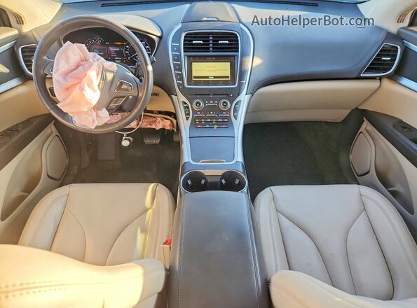 2LMPJ6JR5JBL20684 2018 LINCOLN MKX Кремовый Вид панели приборов