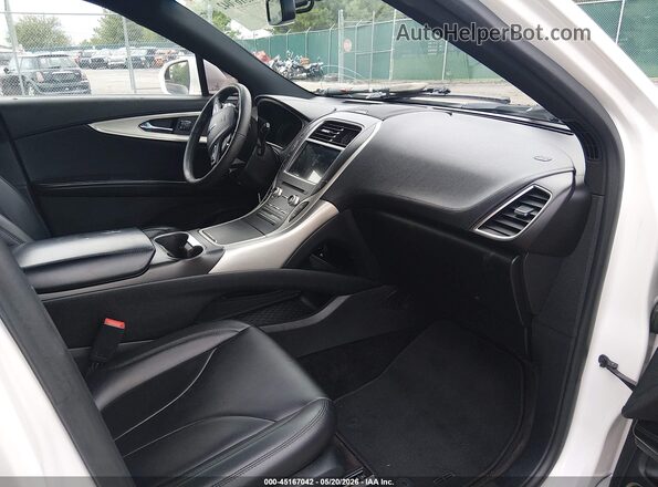 2LMPJ6JR9HBL25381 2017 LINCOLN MKX White Вид салону спереду