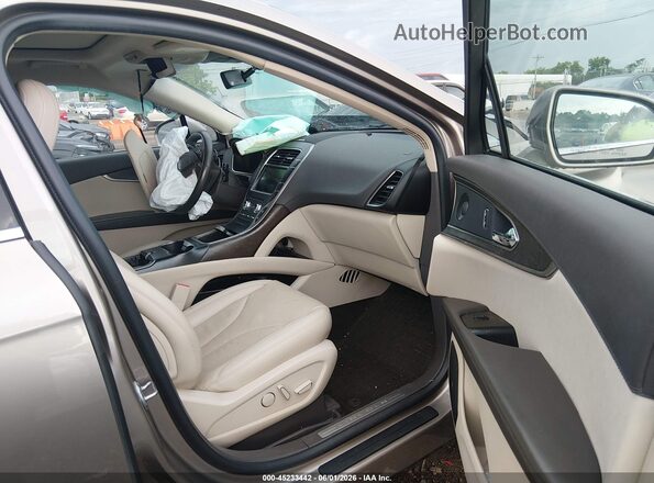 2LMPJ6K94LBL03439 2020 LINCOLN NAUTILUS Tan Вид салону спереду