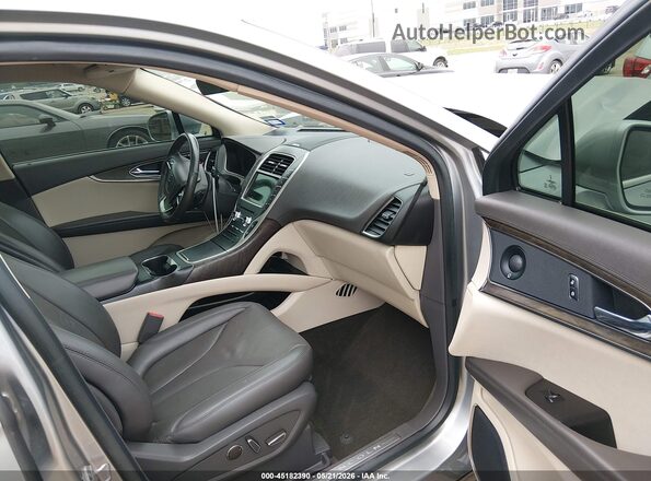 2LMPJ6K94LBL34626 2020 LINCOLN NAUTILUS Gray Vista interior delantera