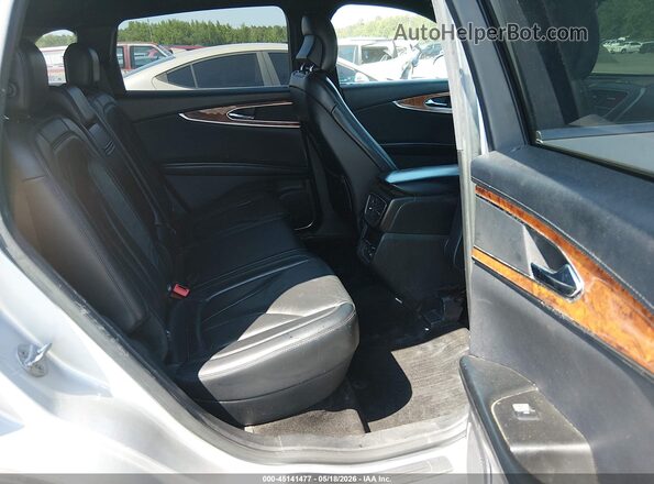 2LMPJ6LR0JBL12831 2018 LINCOLN MKX Silver VIN կոդի պիտակի տեսք