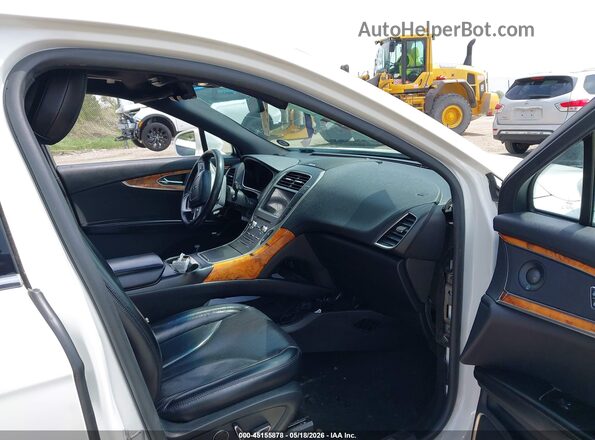 2LMPJ8K98LBL14066 2020 LINCOLN NAUTILUS White წინა სალონის ხედი
