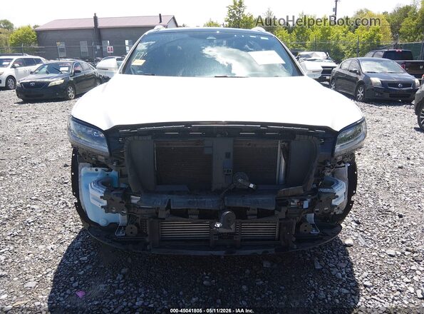 2LMPJ8KP9NBL12439 2022 LINCOLN NAUTILUS White Widok z przodu